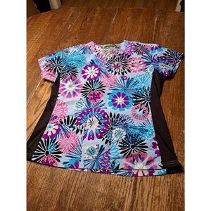 Green Town Scrubs Scrub Top Large Floral Stretch Sides V-Neck Black Pink